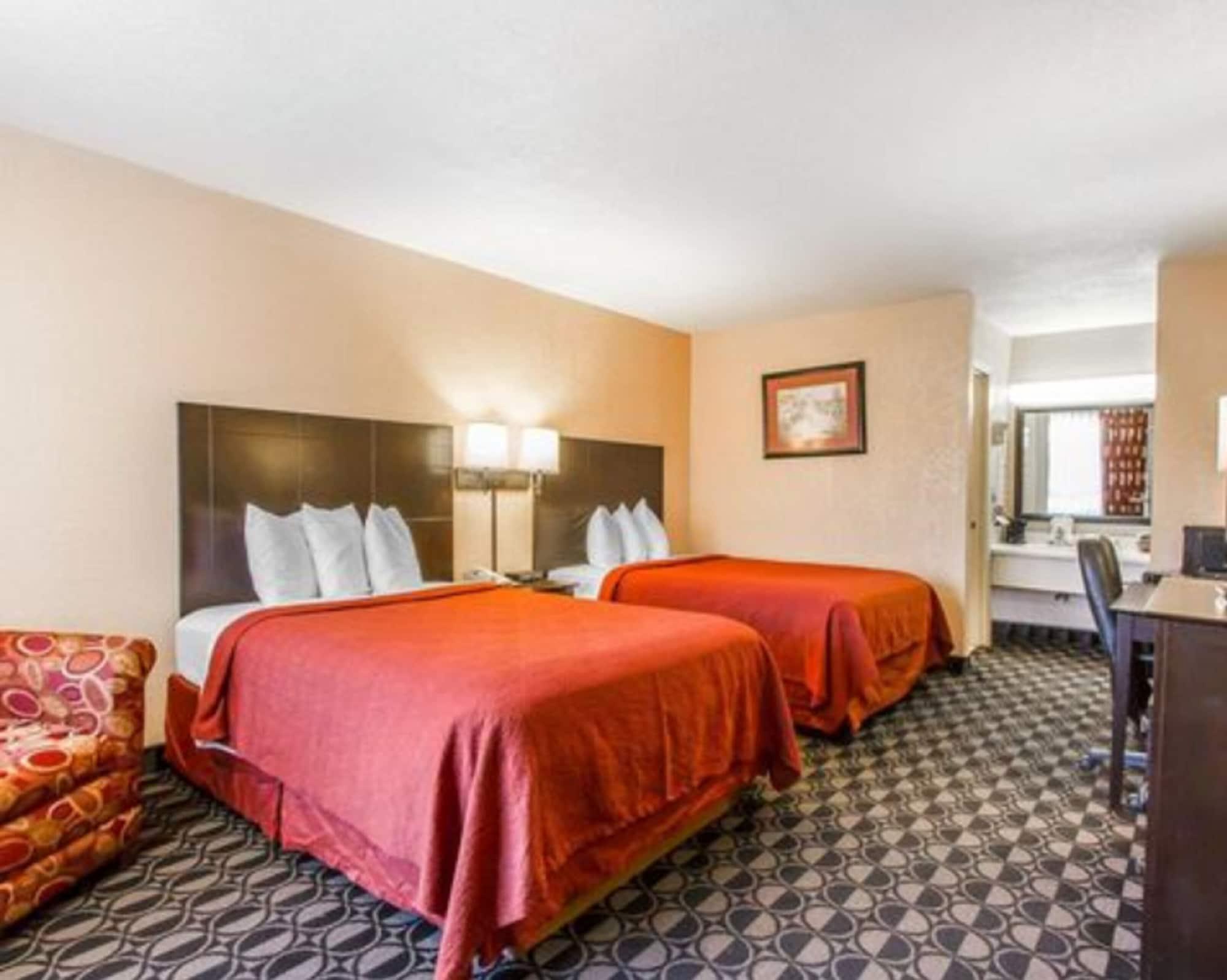 Quality Inn Ada Near University Экстерьер фото