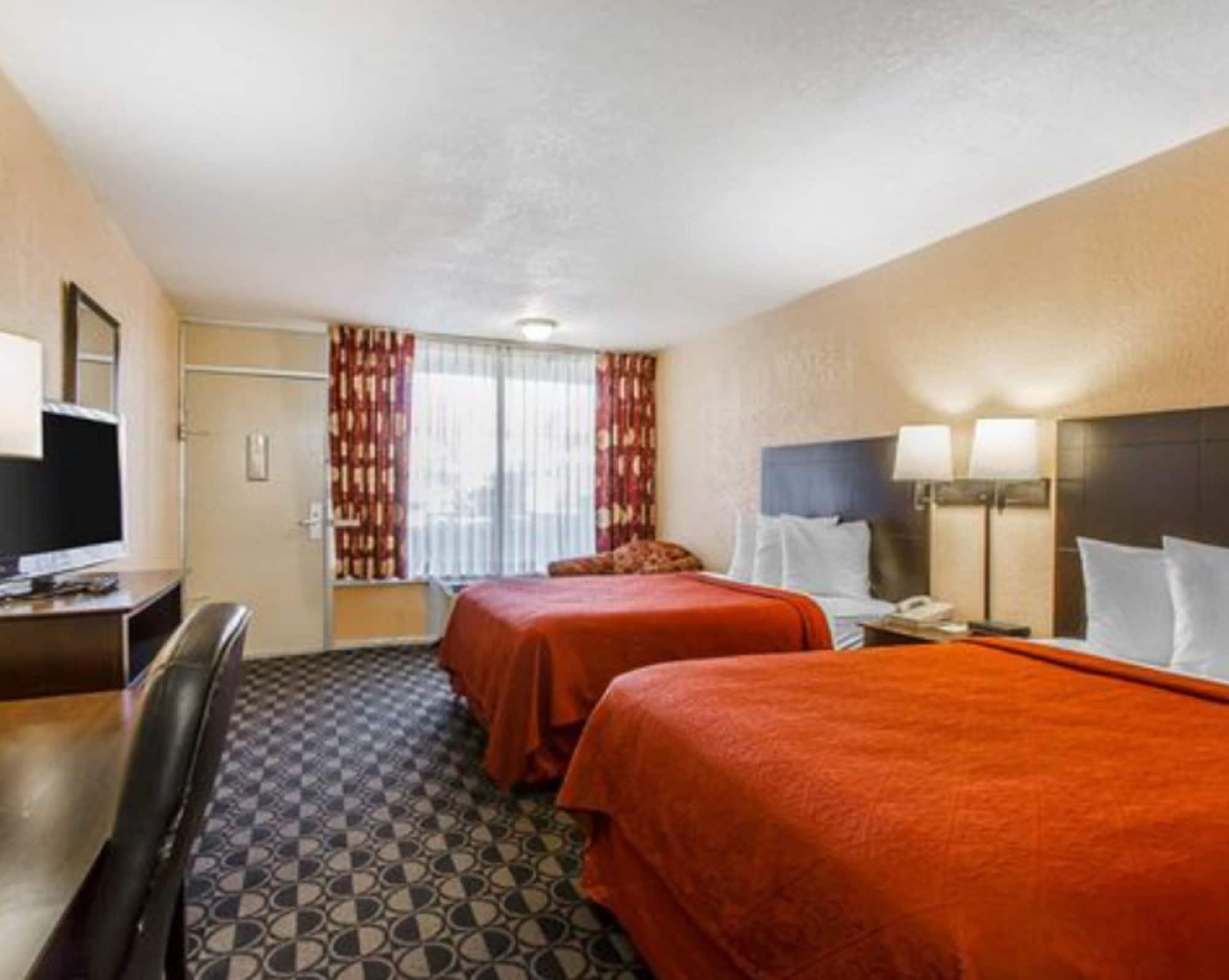 Quality Inn Ada Near University Экстерьер фото