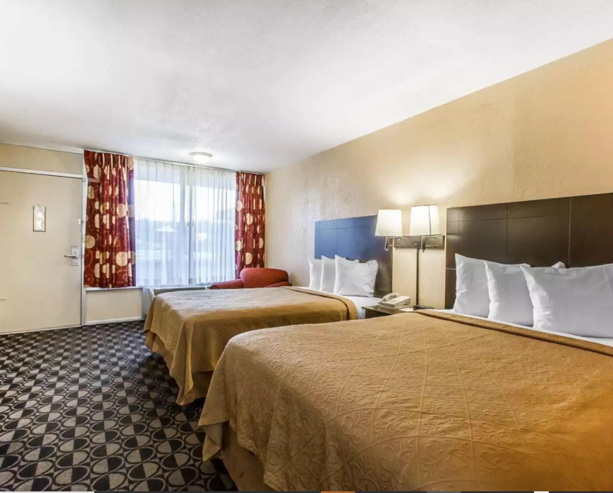 Quality Inn Ada Near University Экстерьер фото
