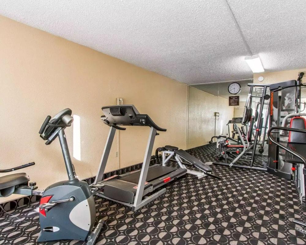Quality Inn Ada Near University Экстерьер фото