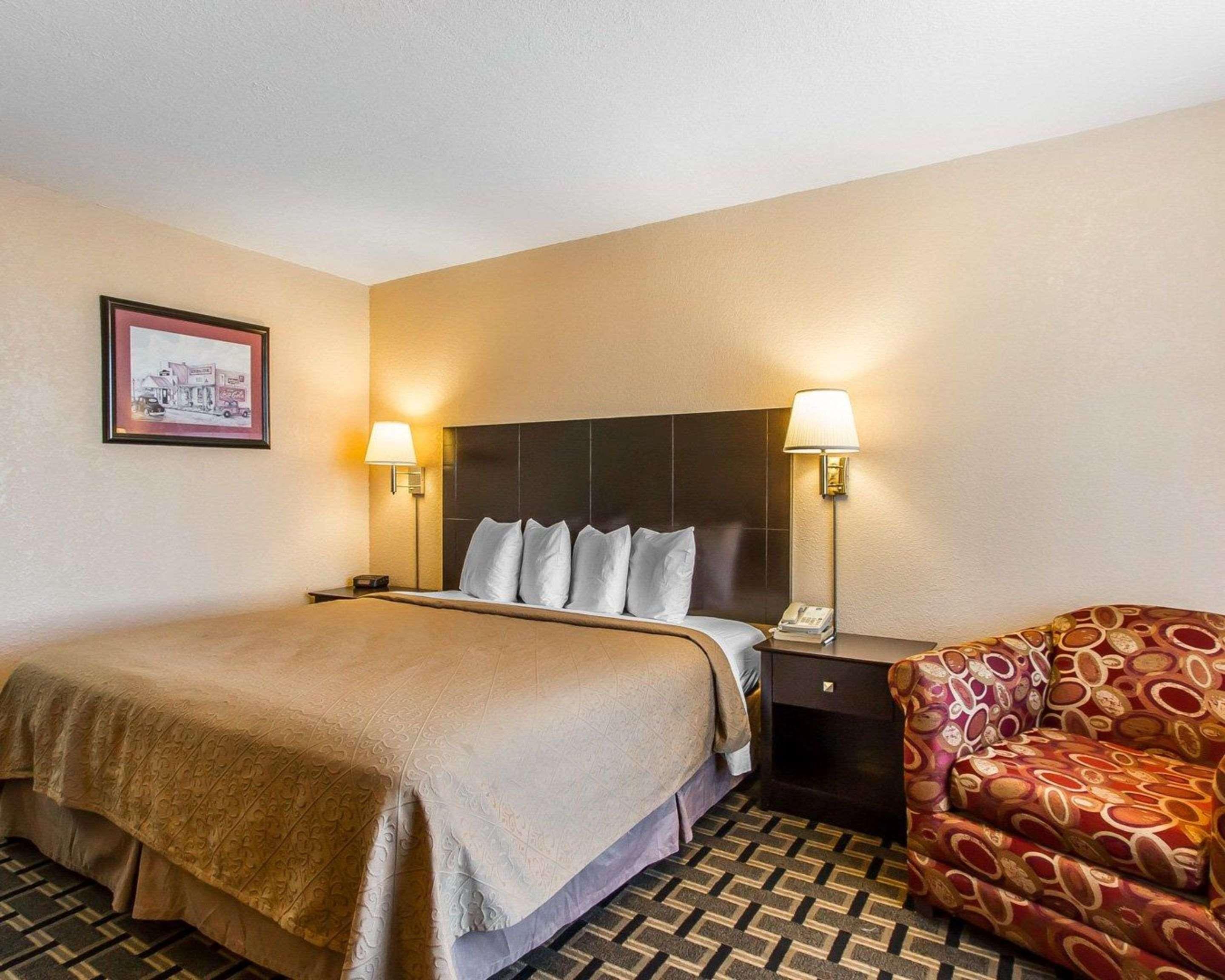 Quality Inn Ada Near University Экстерьер фото