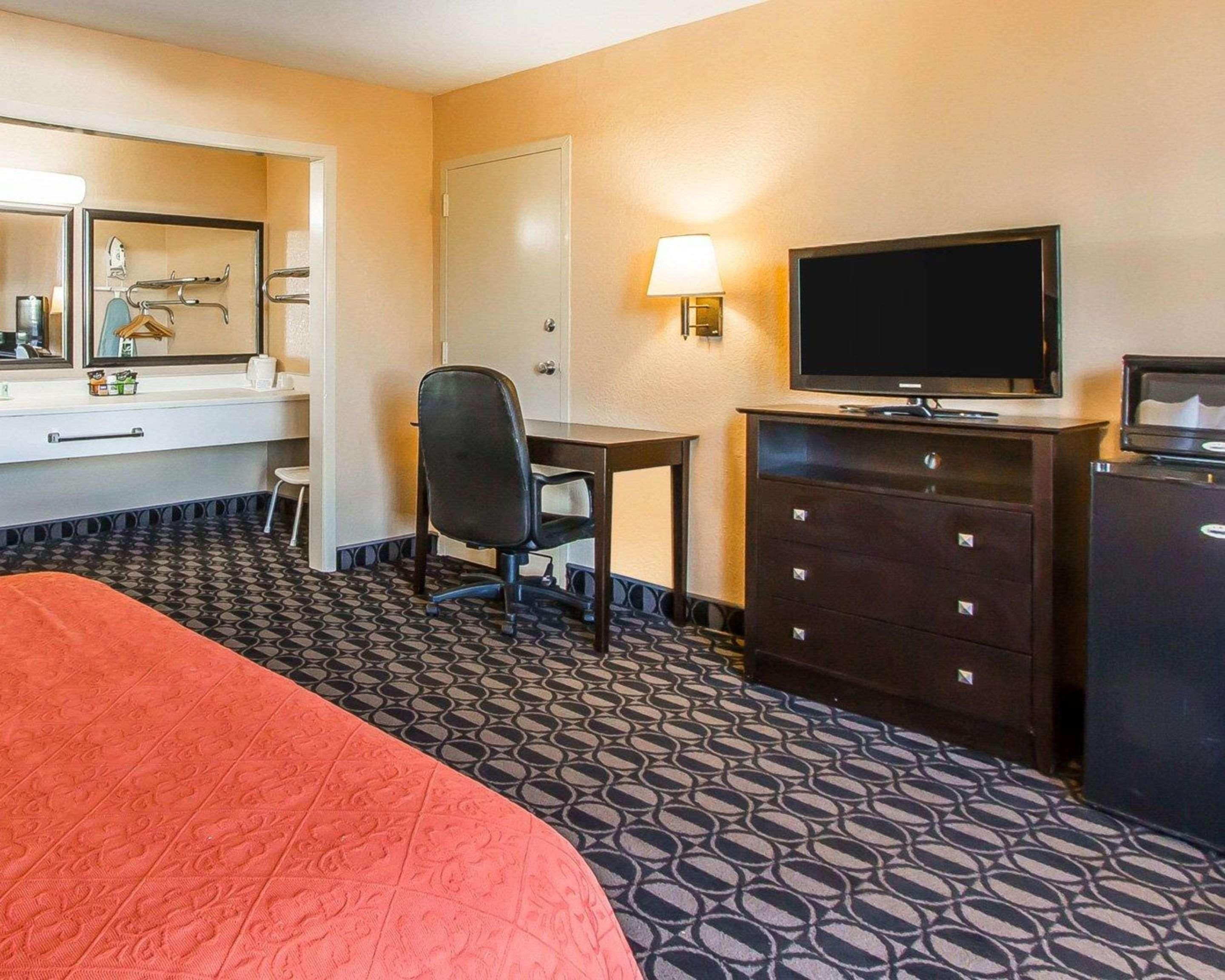 Quality Inn Ada Near University Экстерьер фото