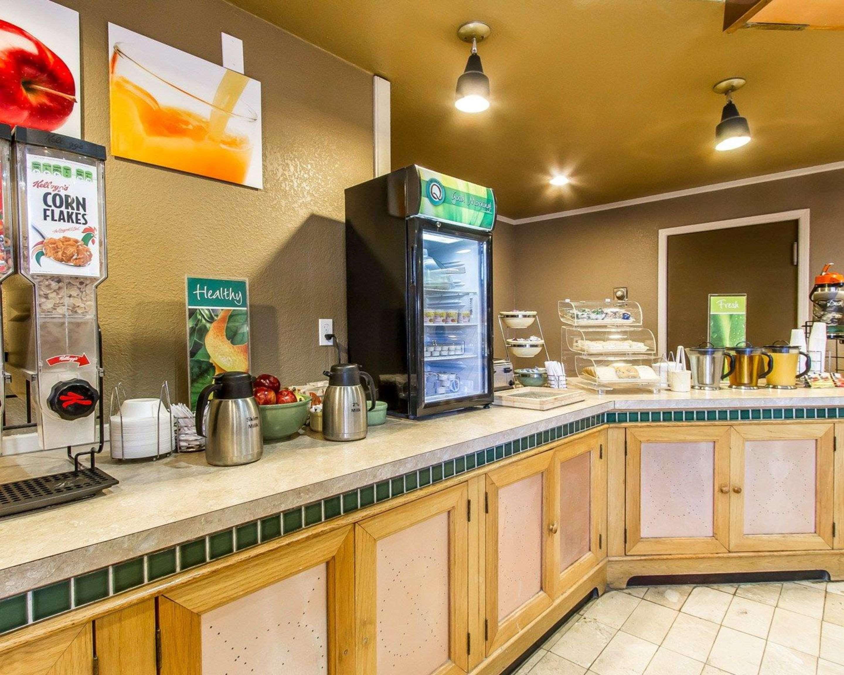 Quality Inn Ada Near University Экстерьер фото