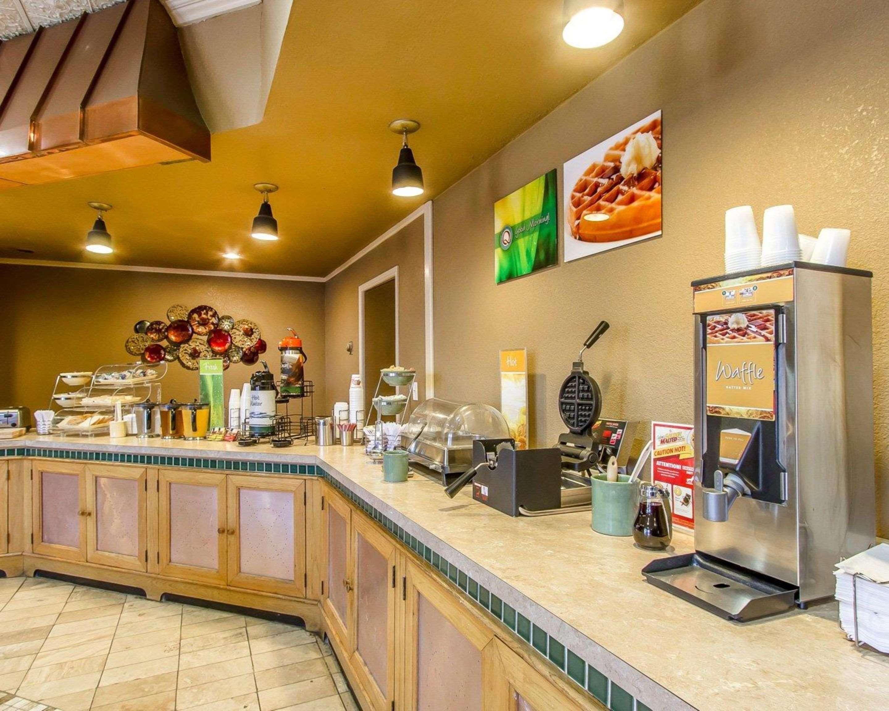 Quality Inn Ada Near University Экстерьер фото