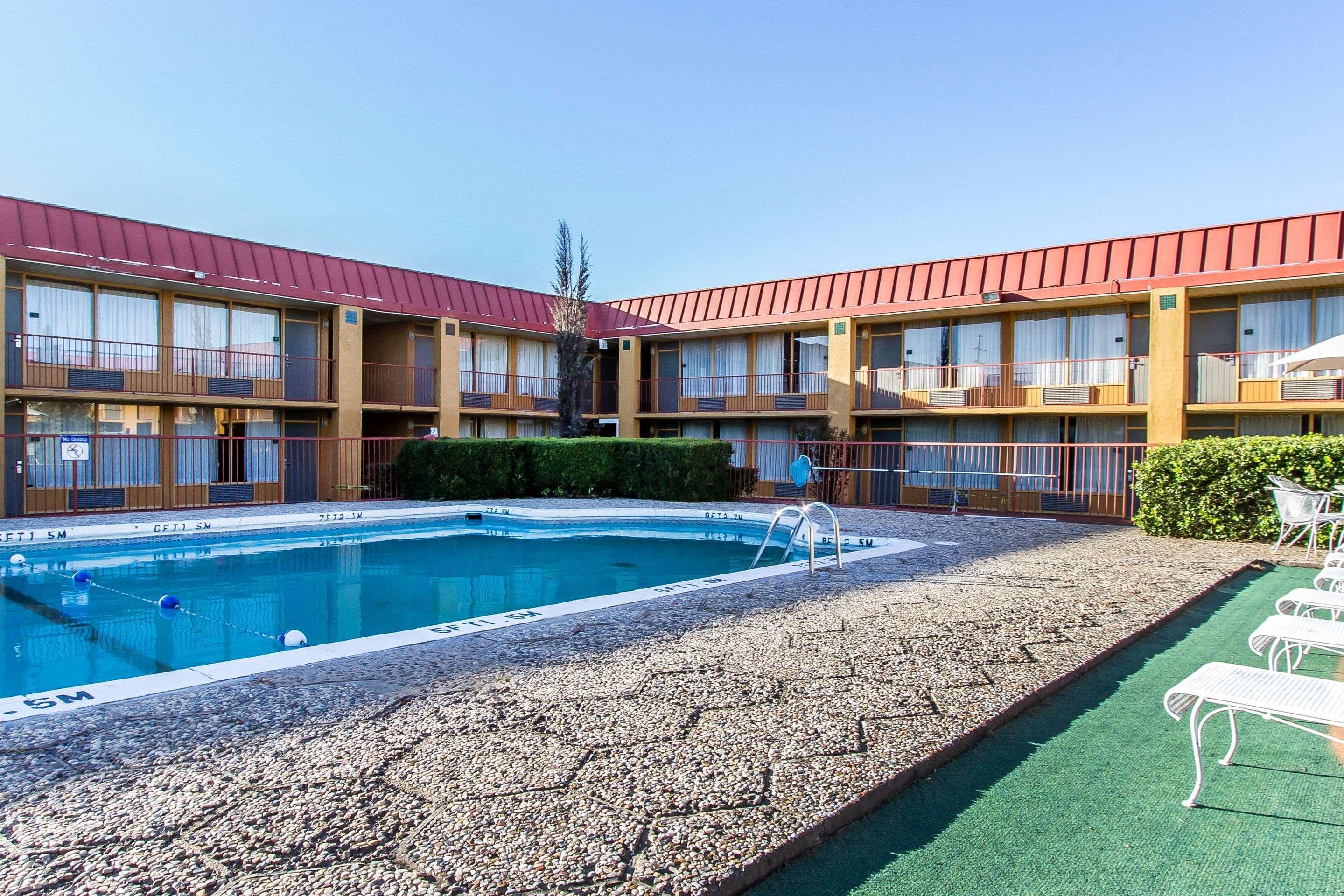Quality Inn Ada Near University Экстерьер фото