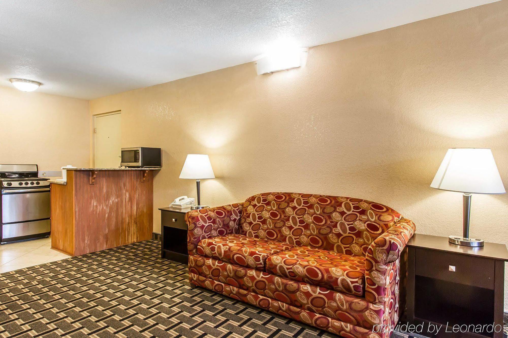 Quality Inn Ada Near University Экстерьер фото