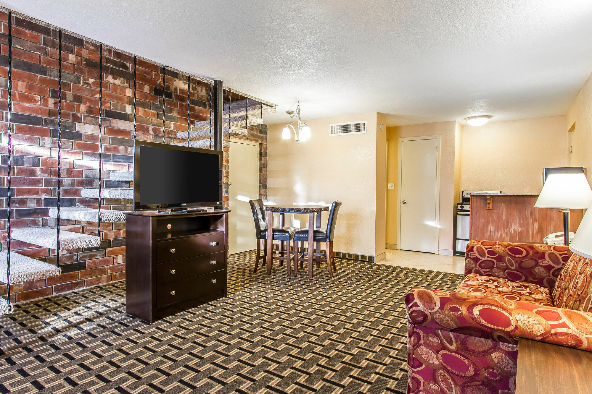 Quality Inn Ada Near University Экстерьер фото