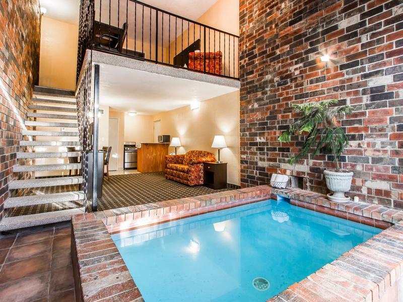 Quality Inn Ada Near University Экстерьер фото